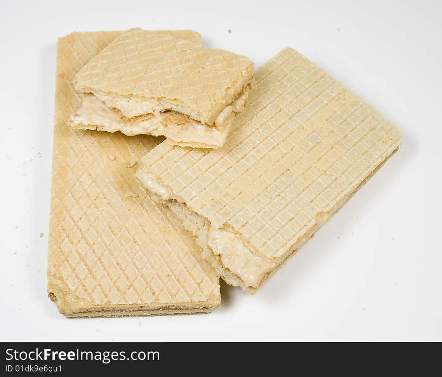 Crackling wafers with a white cream on white