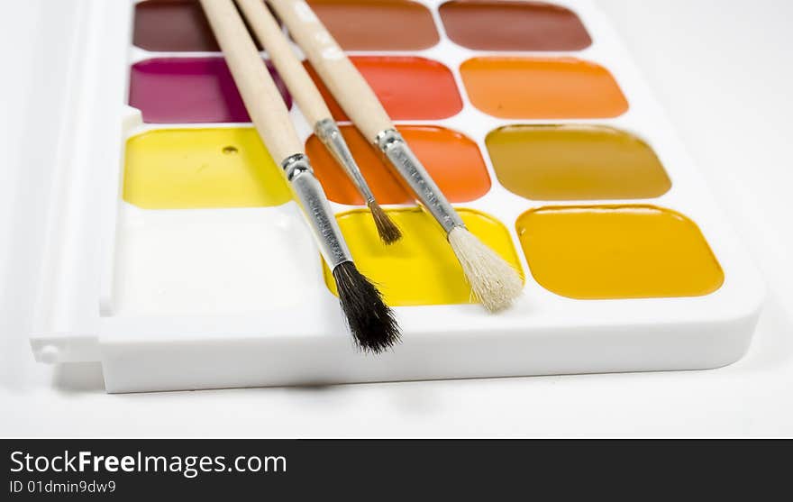 Set of water colour paints with paintbrushs