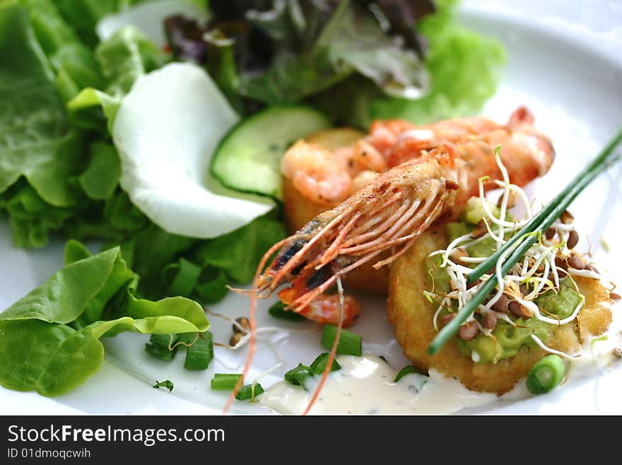 Starter plate containing prawns, shrimps, sprouts