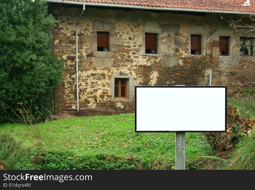 An image of a rural house with a traffic signal