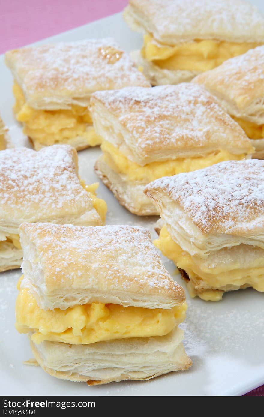 Layered cream pie with powdered sugar