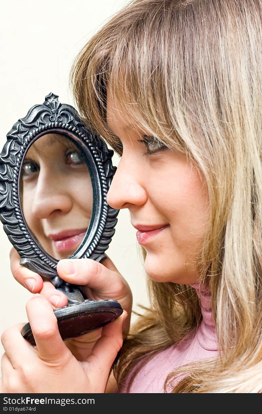 The portrait girl with mirror.