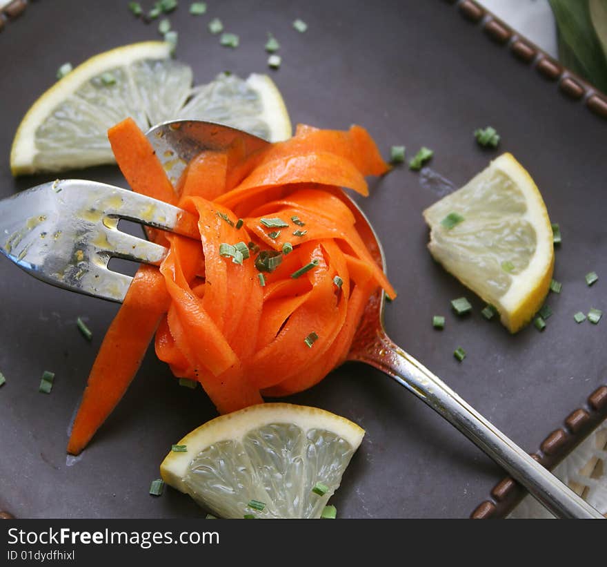 A fresh salad of carrots with lemon