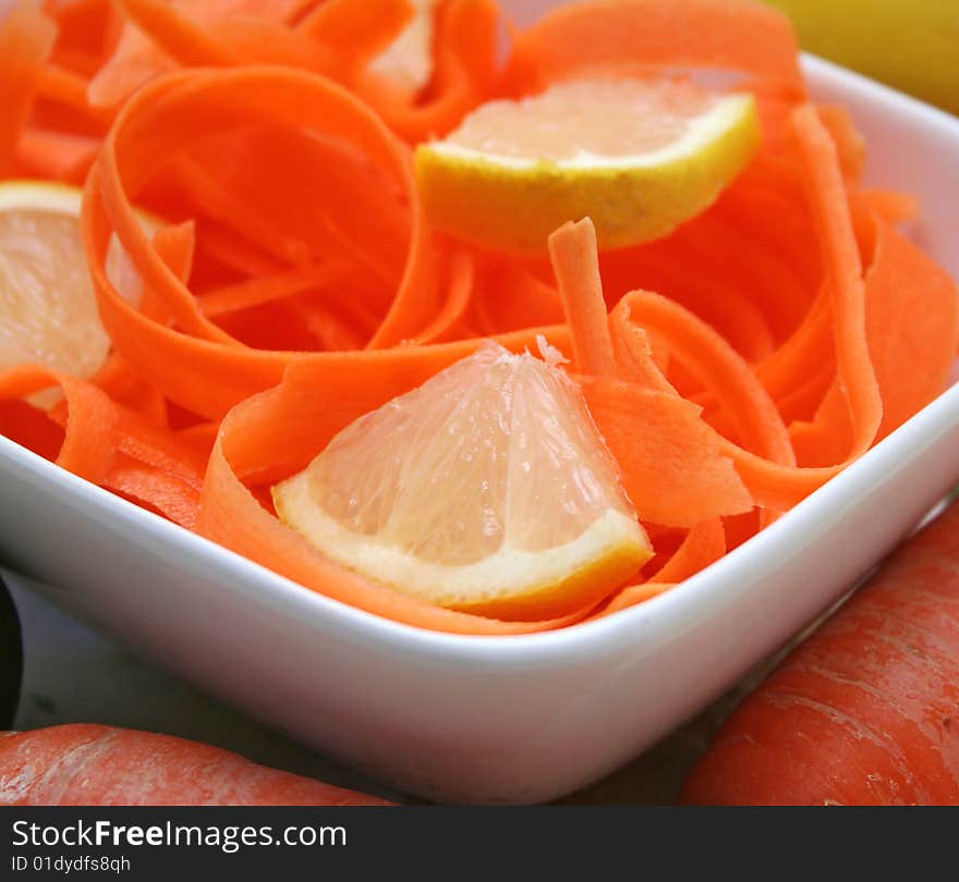 A fresh salad of carrots with lemon