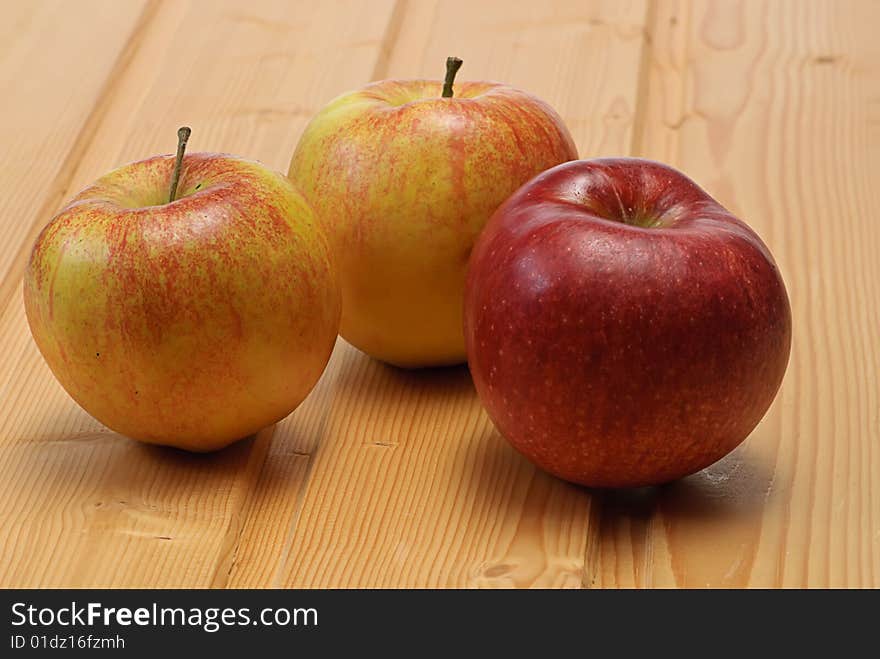 Apple on wooden plate