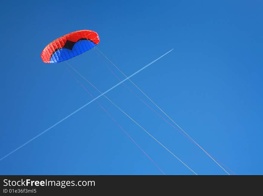 This kite is a de-power foil and can be used for buggying, land-boarding or snowkiting. This kite is a de-power foil and can be used for buggying, land-boarding or snowkiting