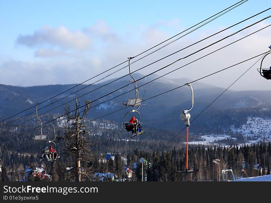 Mountain-skier lift.