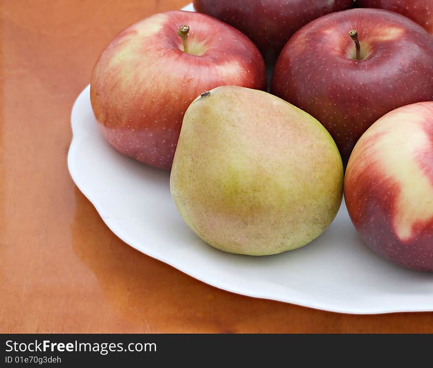 Pear and apples on a plate