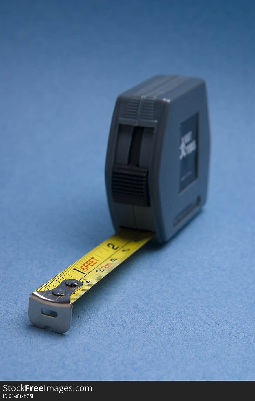 Tape measure with imperial and metric