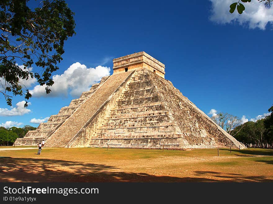 Kukulkan s pyramid - El Castillo