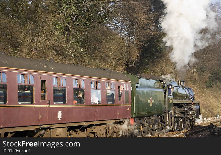 Steam train leveing the station