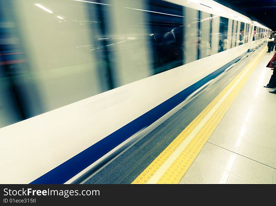 People waiting train