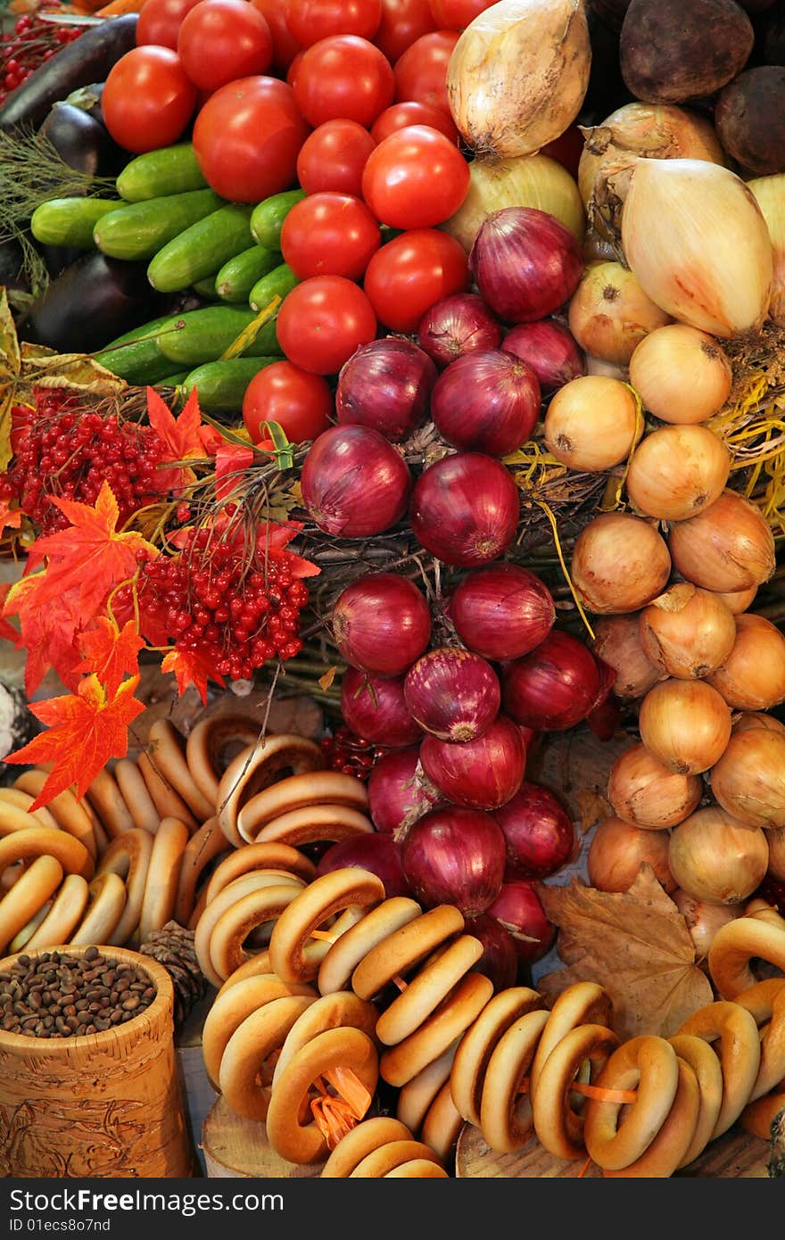 Fresh vegetableб onion, tomato, cucumber and round cracknel. Fresh vegetableб onion, tomato, cucumber and round cracknel