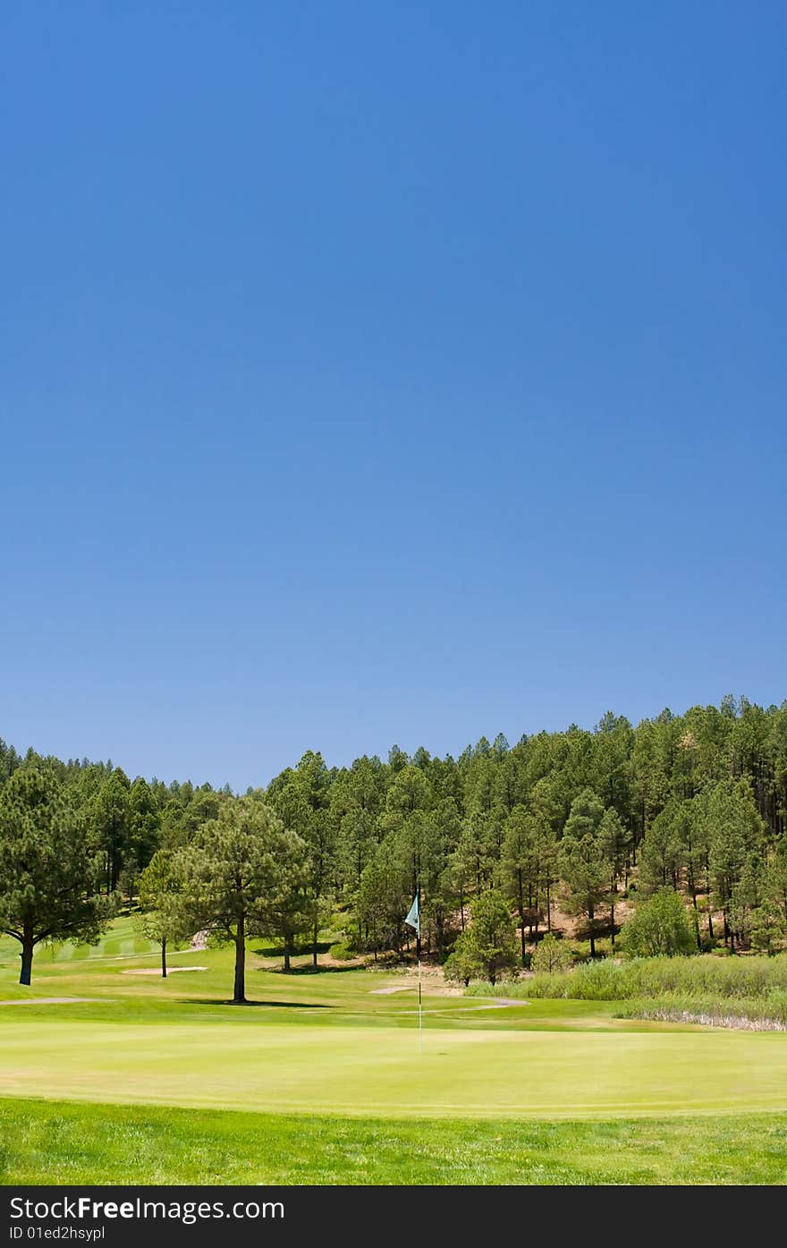 An image of a vibrant golf hole in Arizona. An image of a vibrant golf hole in Arizona