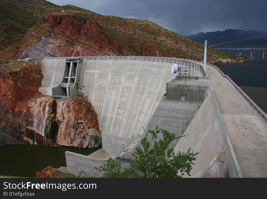 Rosvelt Dam inAriziona with storm clouds