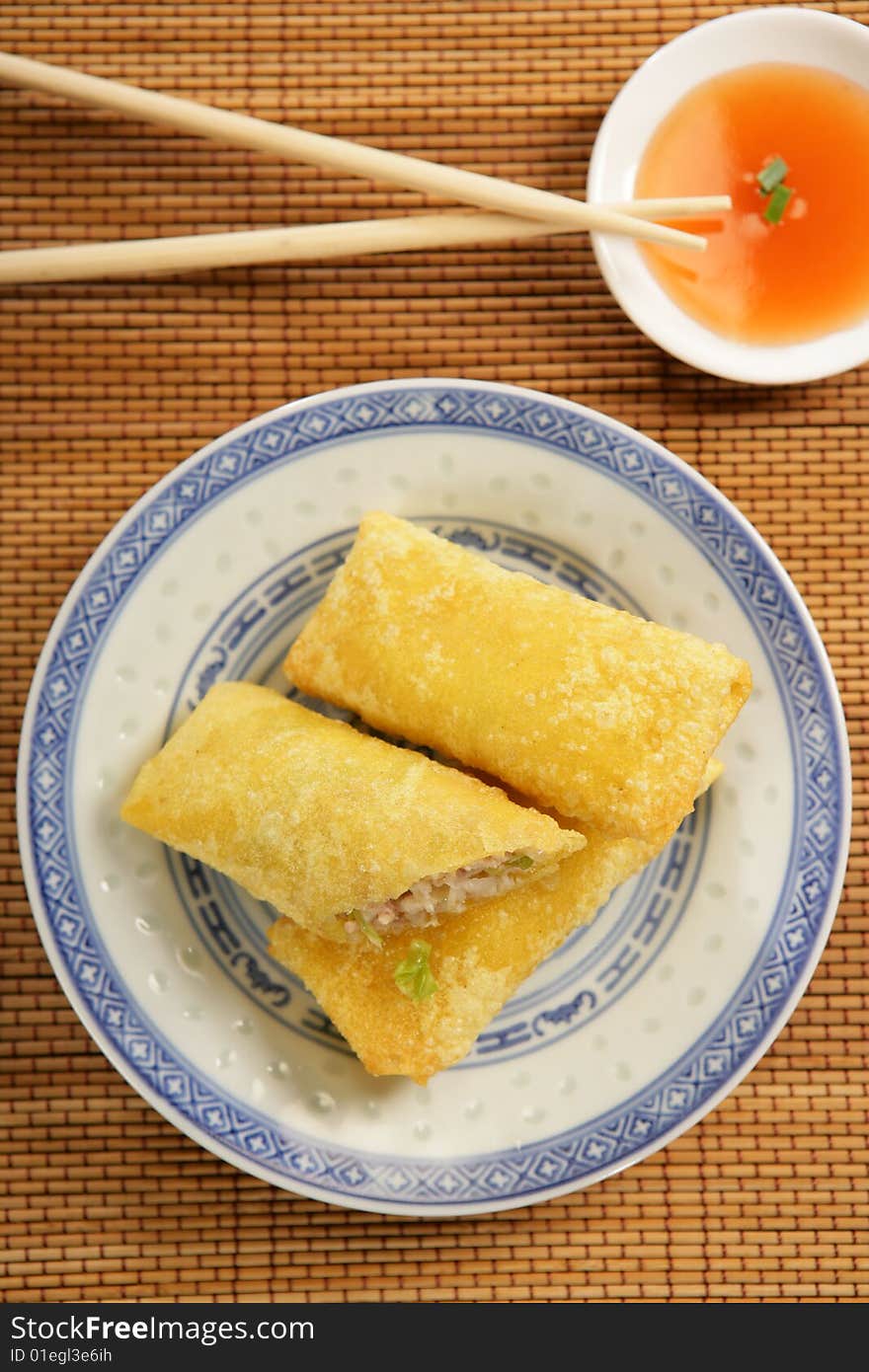 Three spring rolls with dip