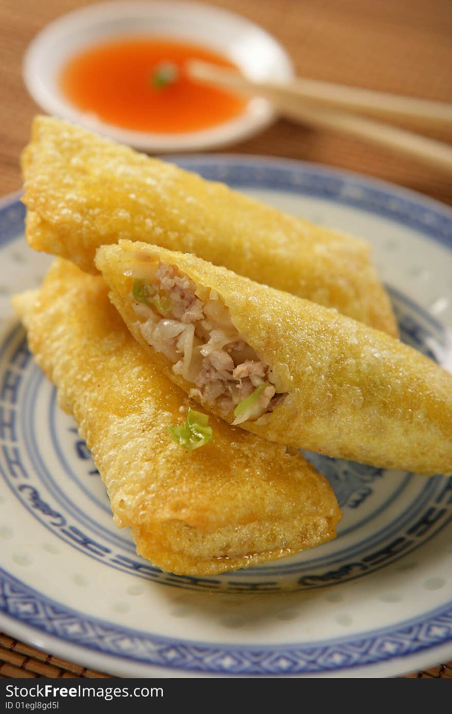 Three spring rolls with dip