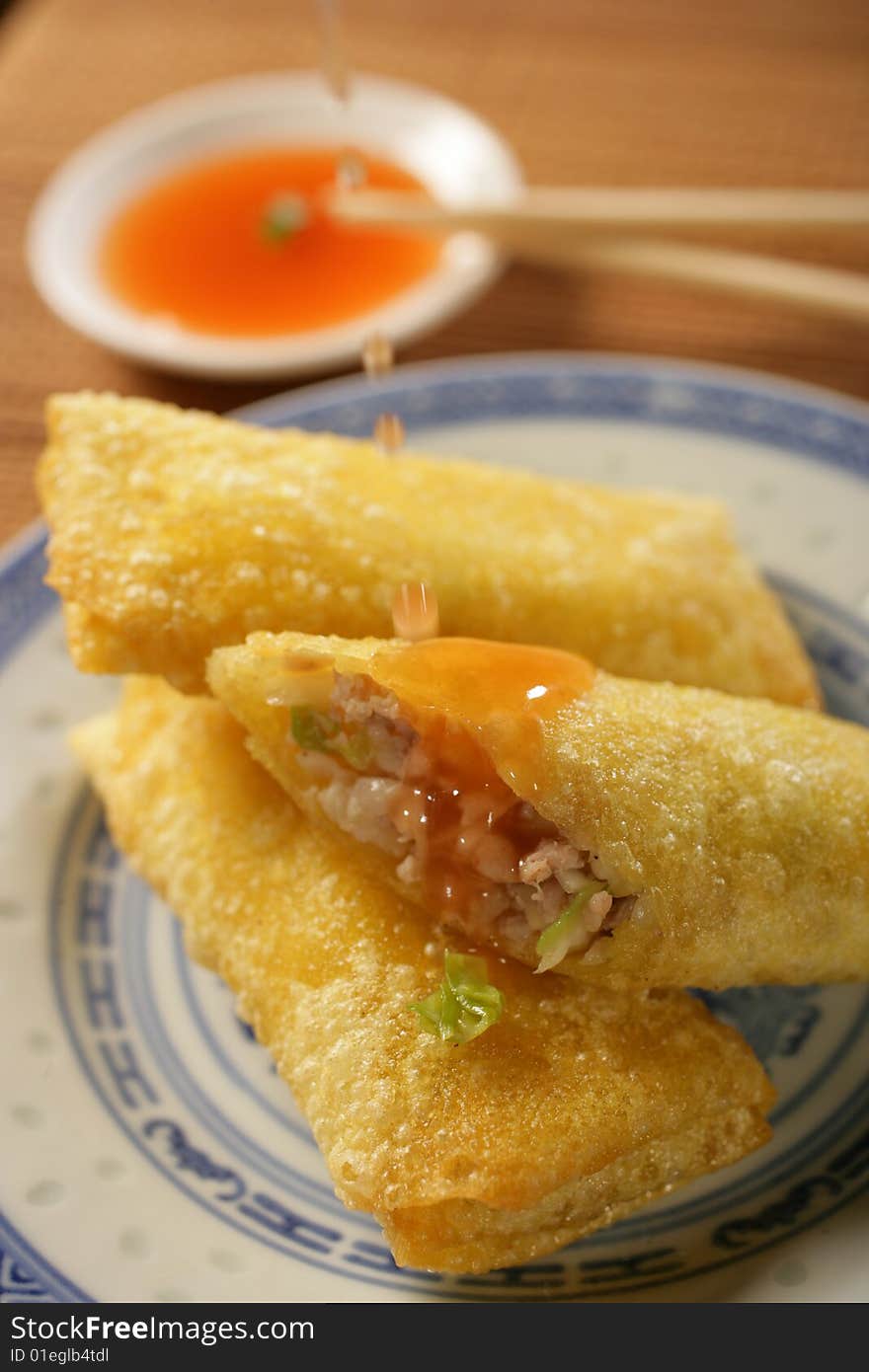 Three spring rolls with dip