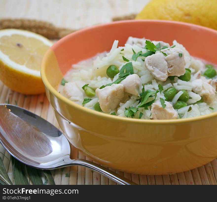 A lemon soup with chicken and peas