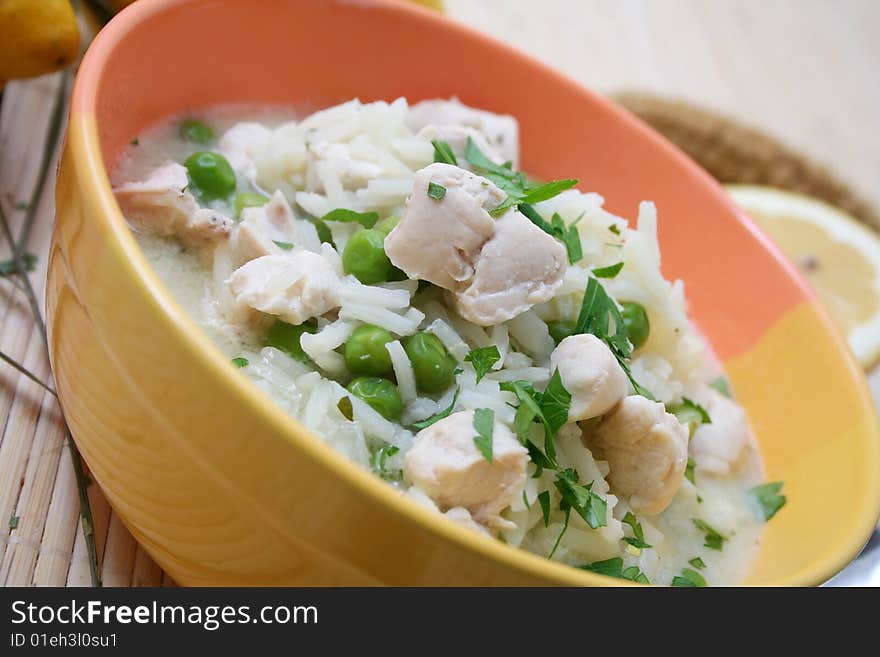 A lemon soup with chicken and peas