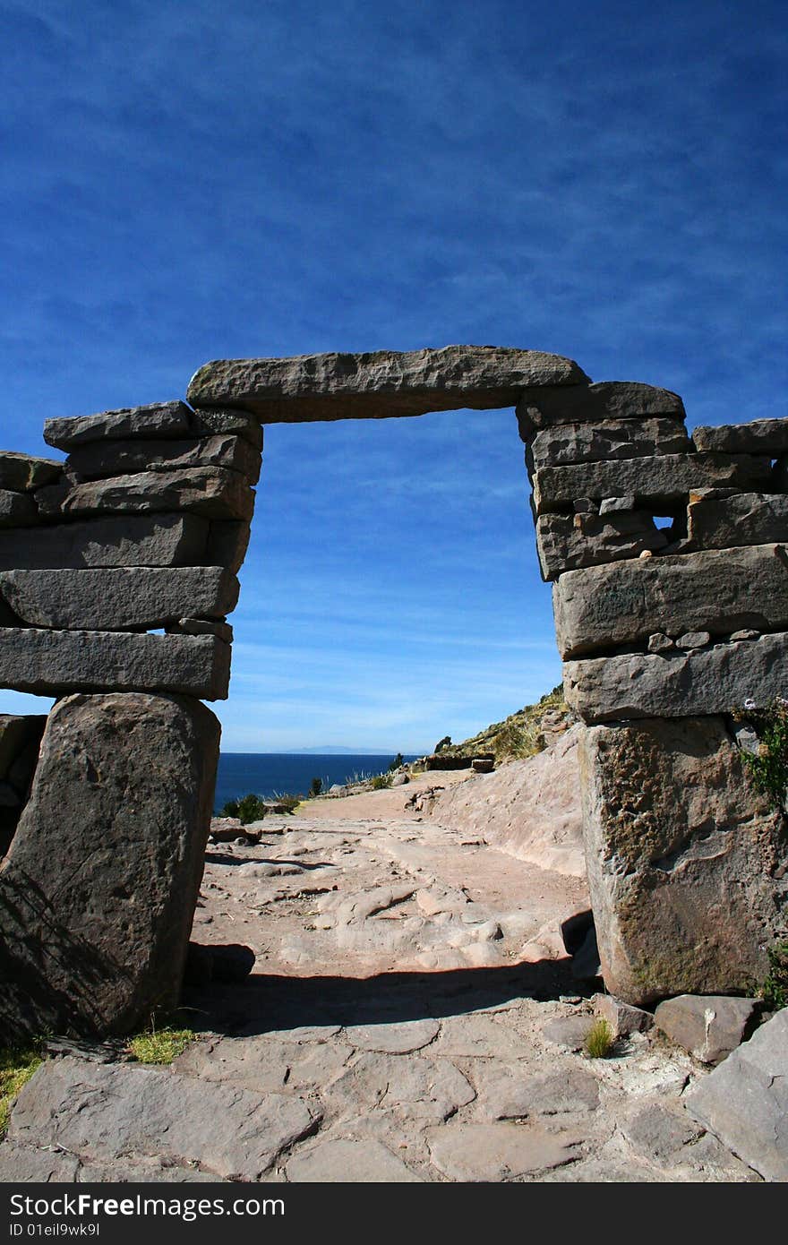 Arch - titicaca lake (isla amantani). Arch - titicaca lake (isla amantani)