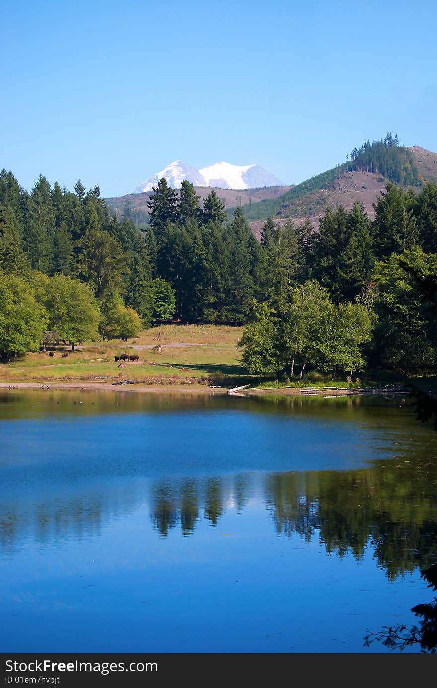 Еруку is the panoramic for national park and reflection lake. Еруку is the panoramic for national park and reflection lake.