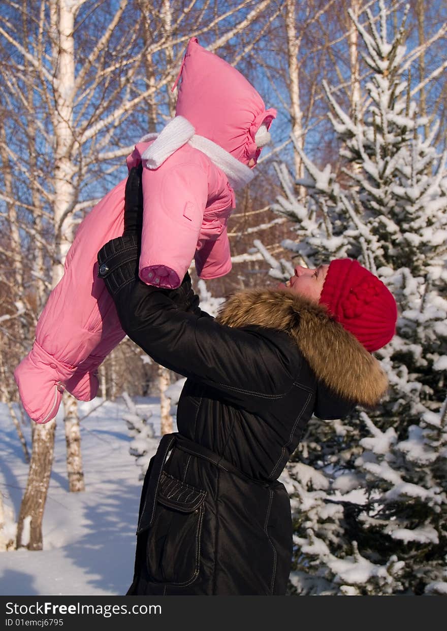 Mother keeps child on hand