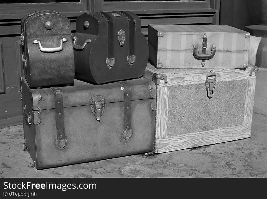 Classic suitcases, arcs and bags at the train station