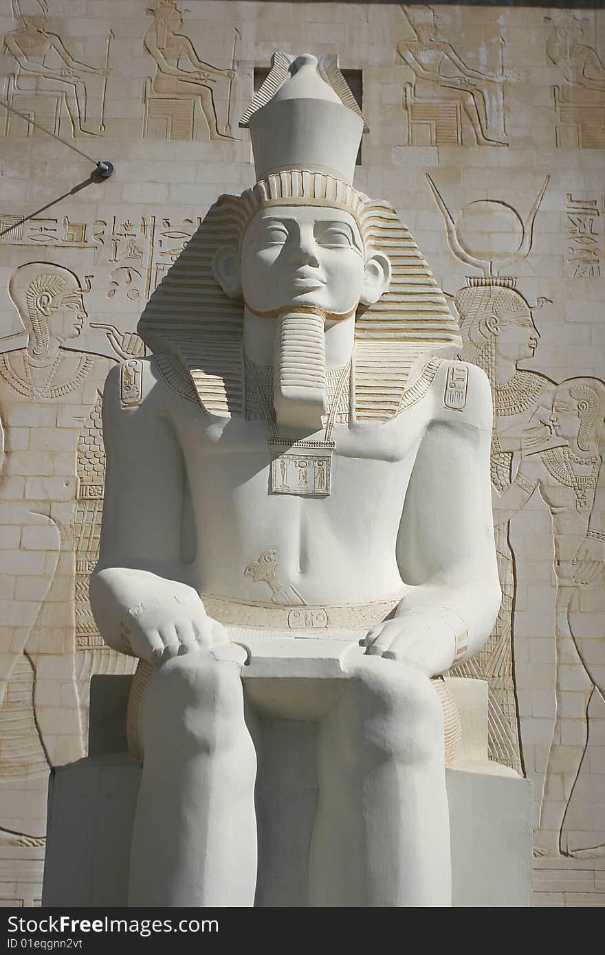 Ramses statue