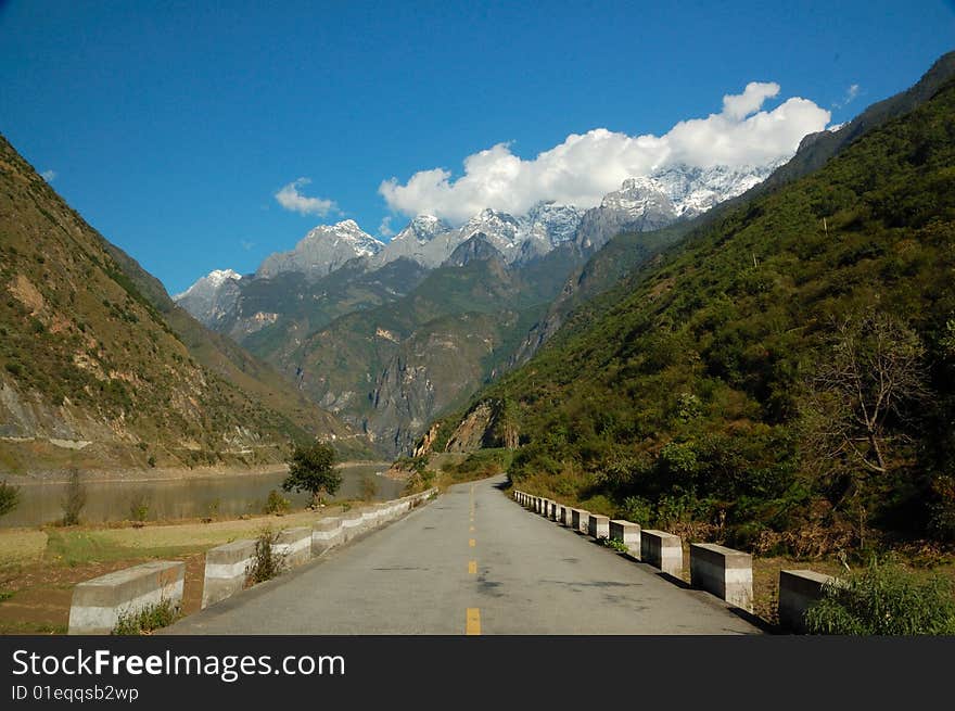 Road to jade dragon mountain