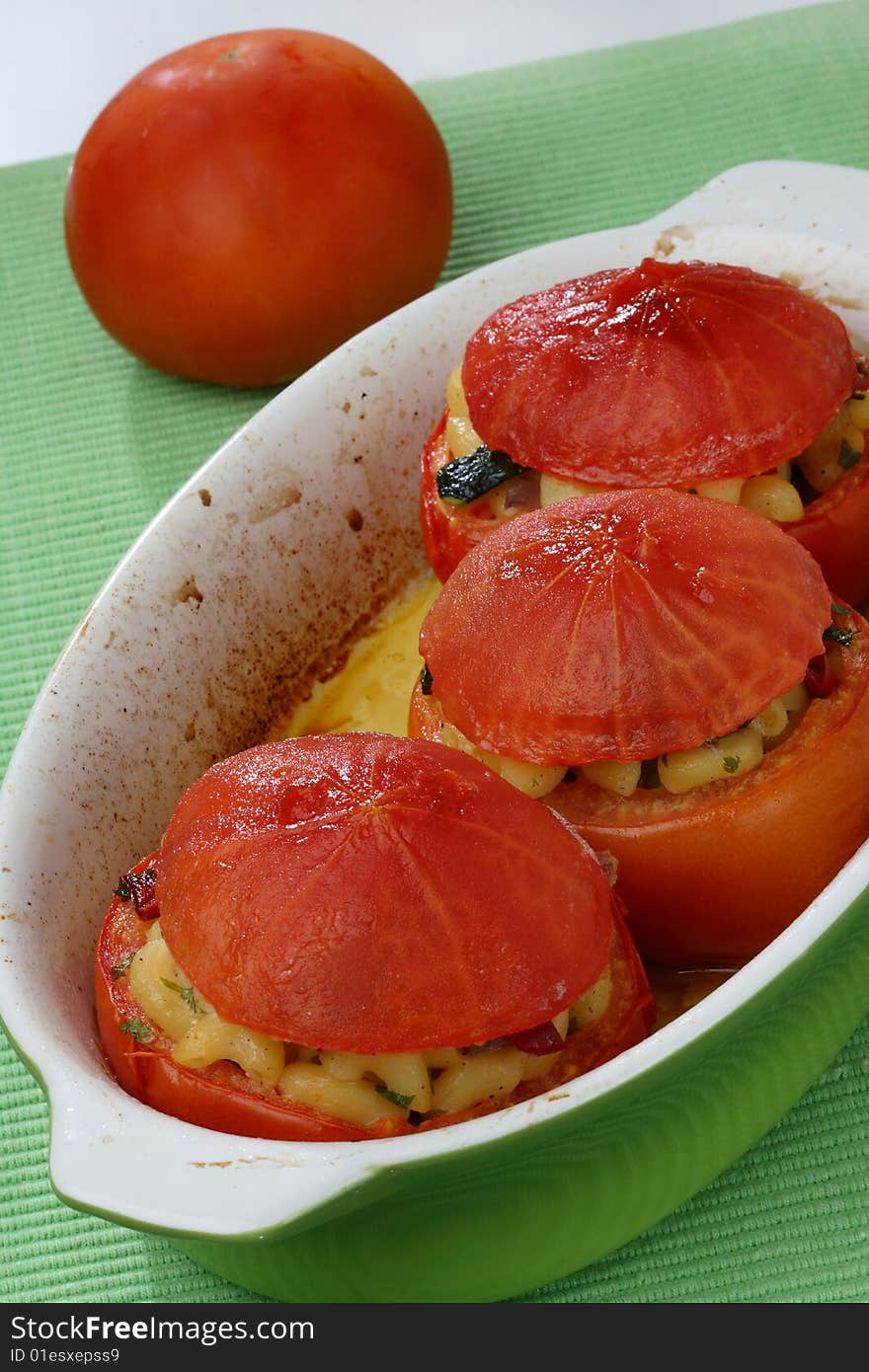 Baked tomatoes with macaroni filling