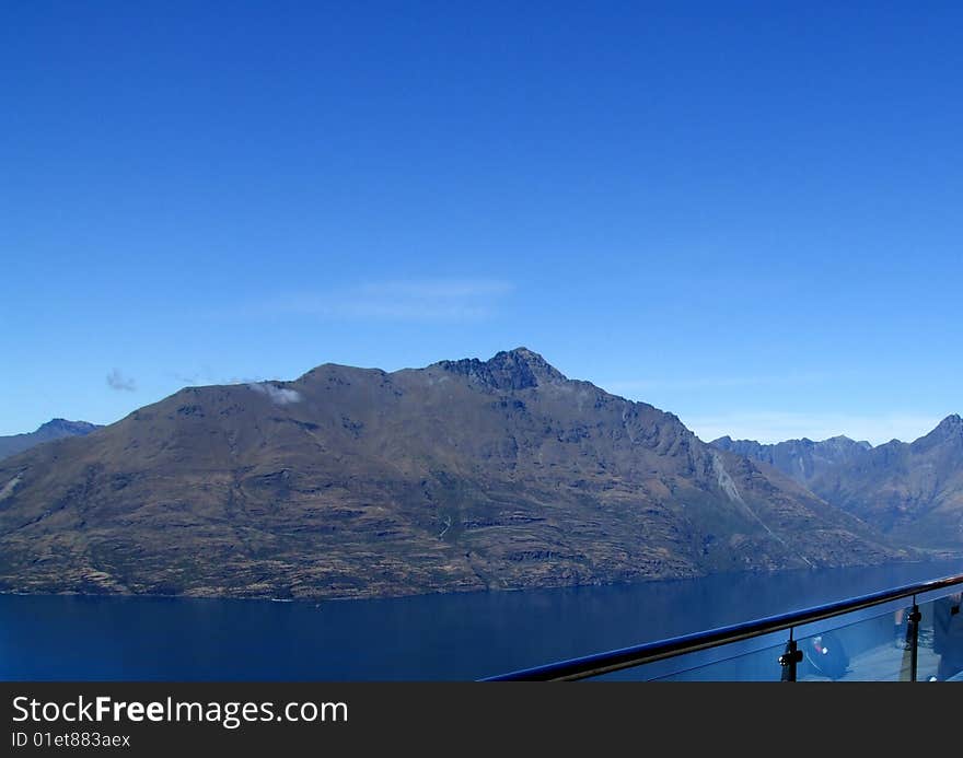 Scenic photo of a Lake with mountains in the background somewhere in New Zealand