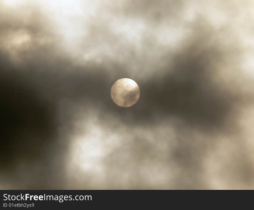 The sun covered dark clouds.