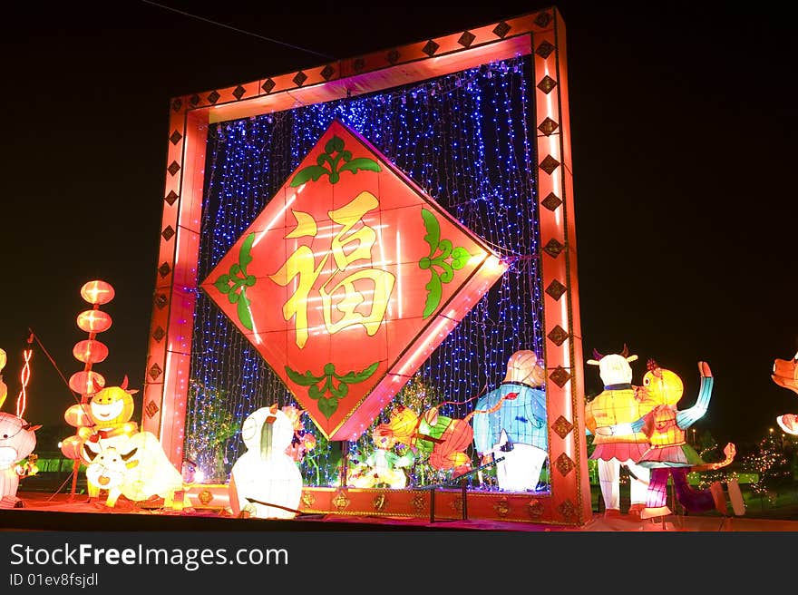 In the Chinese traditional festival, people set some lighting gates and dolls to celebrate it. In the Chinese traditional festival, people set some lighting gates and dolls to celebrate it.