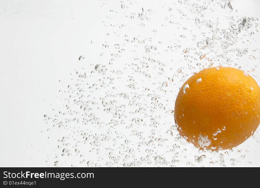 Orange  is dropped into fresh water. Orange  is dropped into fresh water.