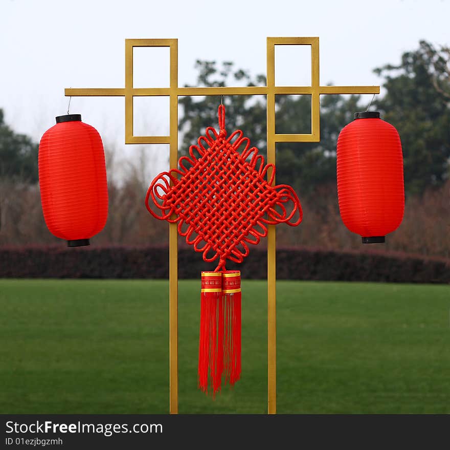 Chinese knot and red lanterns