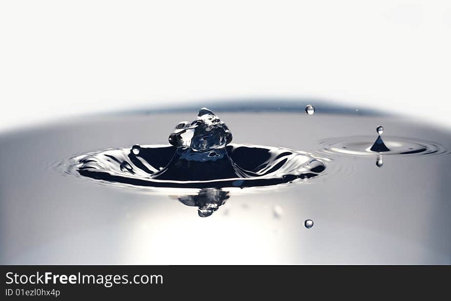 Water drops. Photos of falling drops of water photographed in a super-speed mode.