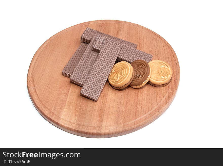 Wafers and cookie on a round board.