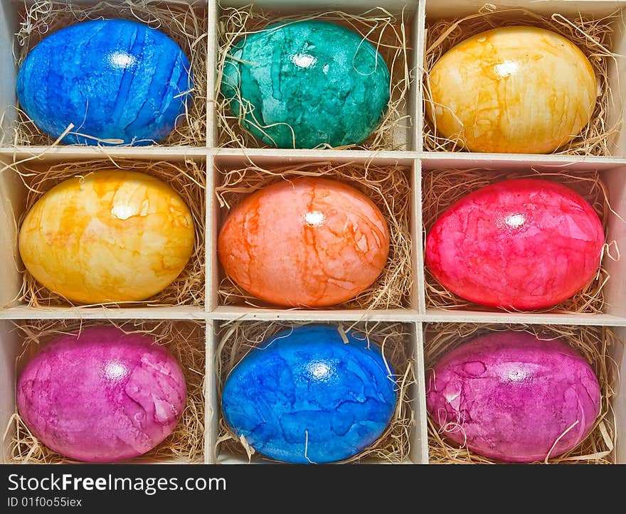 Easter eggs are in a wooden tray