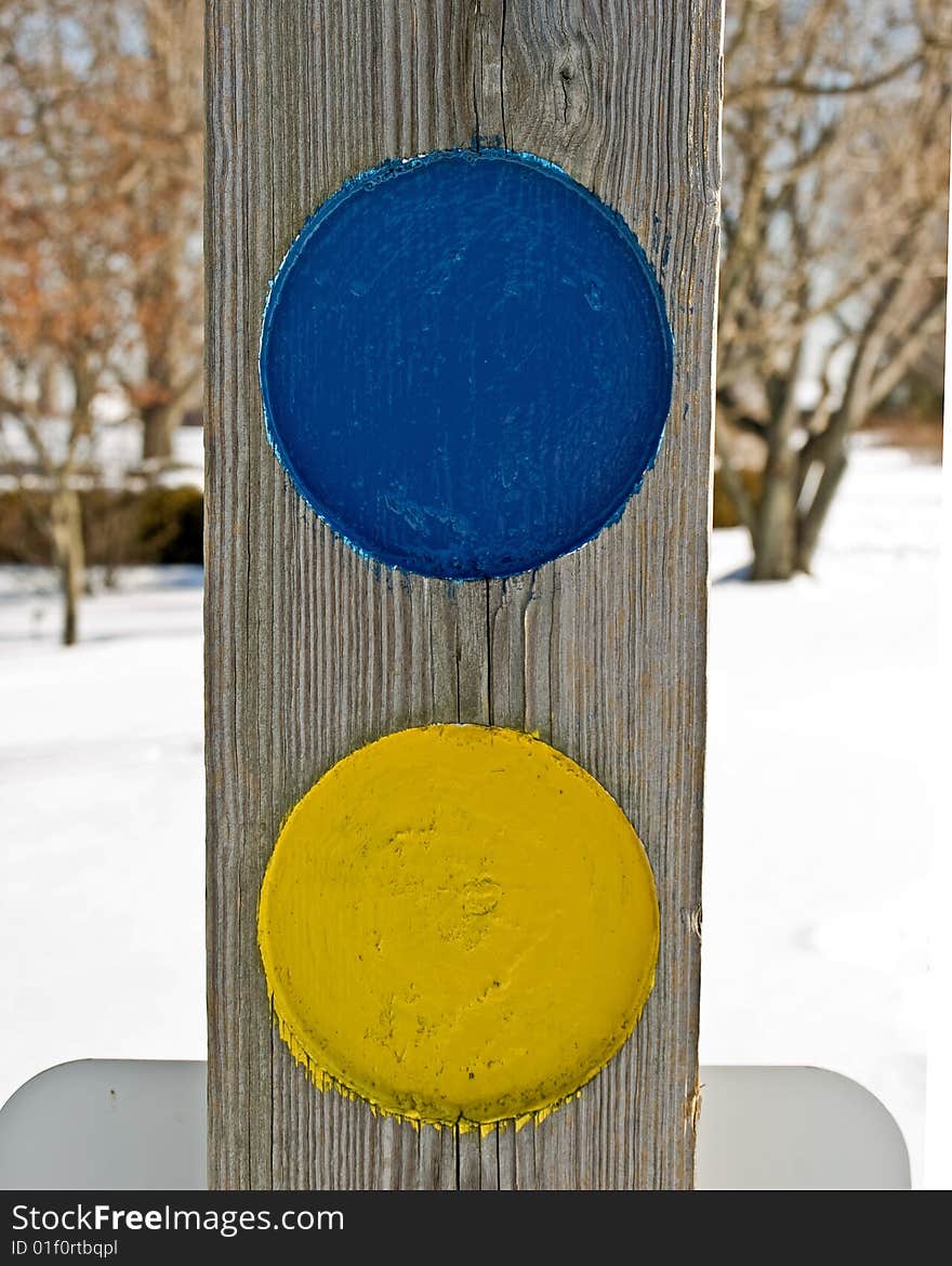 bright blue and yellow circles on a weathered post