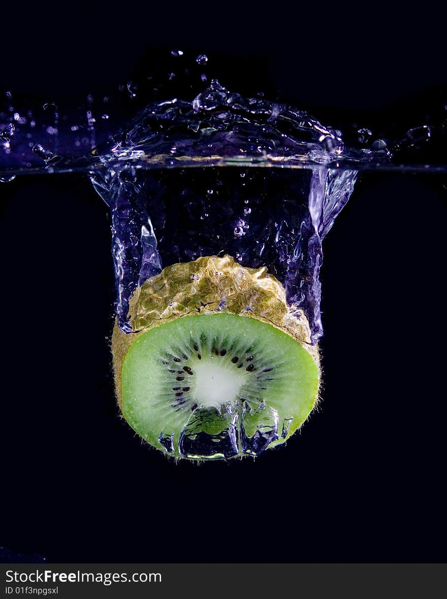 Splashing Kiwi