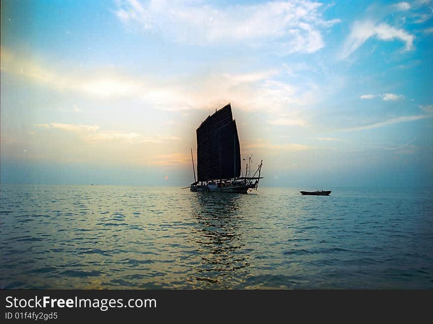 China's Hongze Lake, one of the four freshwater fishing with old sailing. China's Hongze Lake, one of the four freshwater fishing with old sailing.