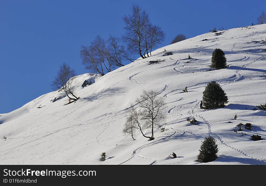 Snow and sky in french Pyrénées