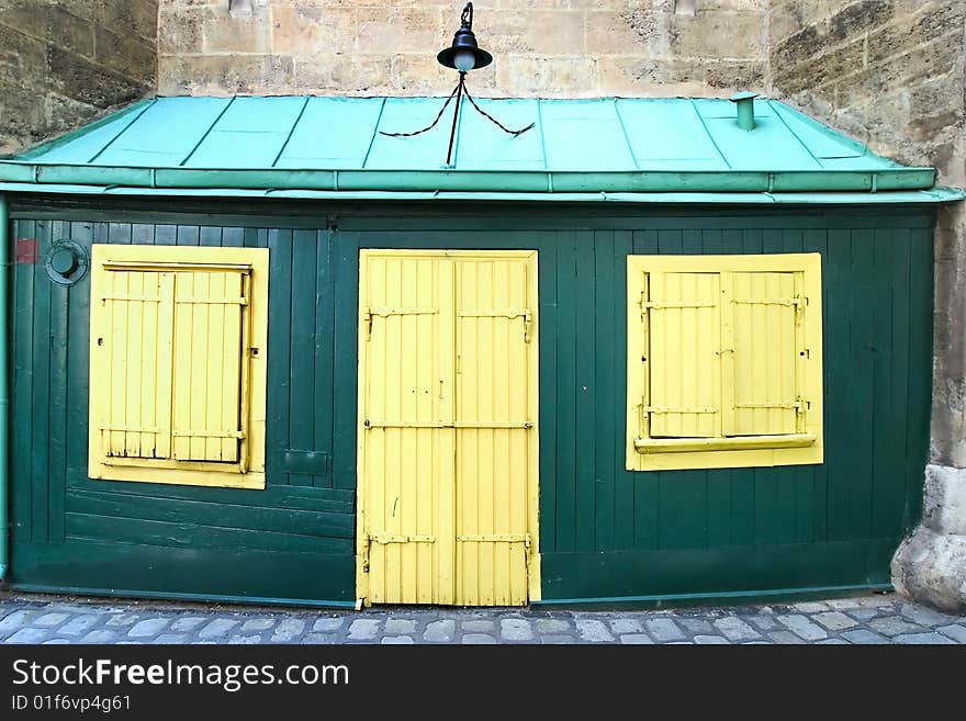 Fun green and yellow hut (Prague, Czceh Rep.). Fun green and yellow hut (Prague, Czceh Rep.)