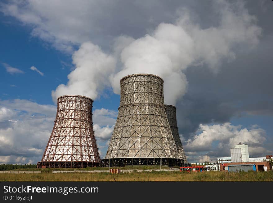 Power station, water condensating towers