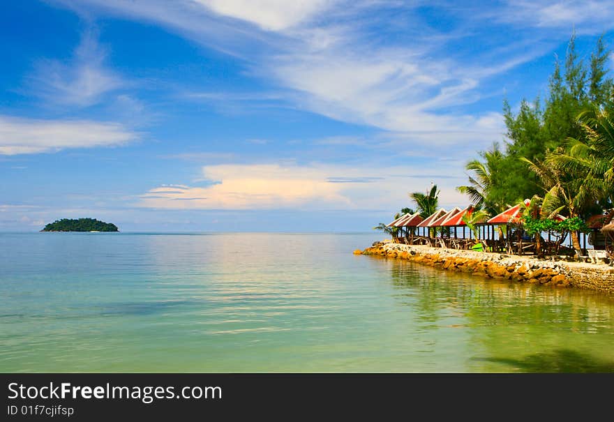 Blue sky under turquoise sea