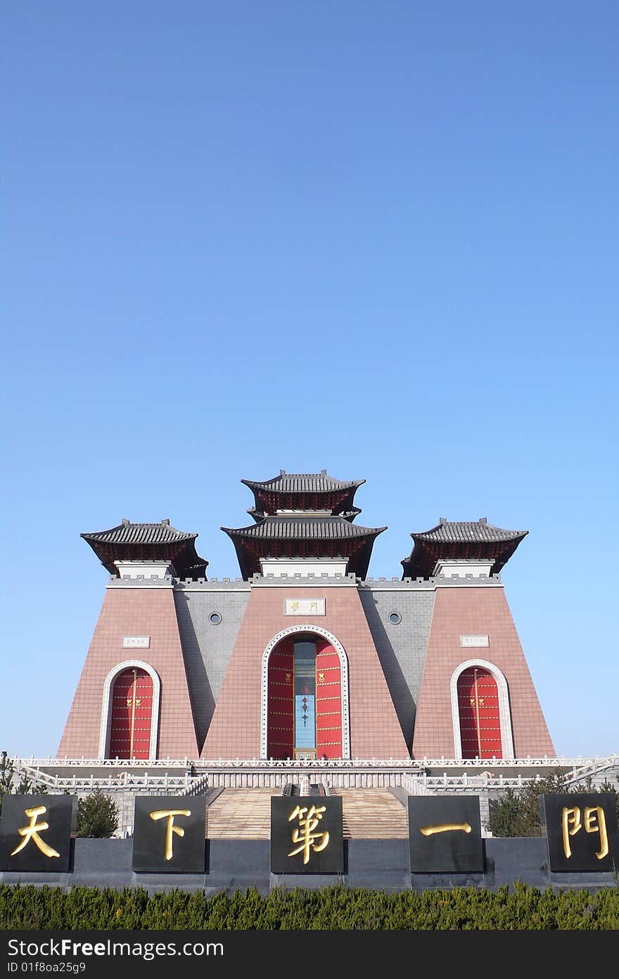 China gate,also known as the No.1 Gate in the World,located at the Yaomiao Temple area,Shannxi,China,is 50 meters high,which is regarded as the Highest Gate in the world.