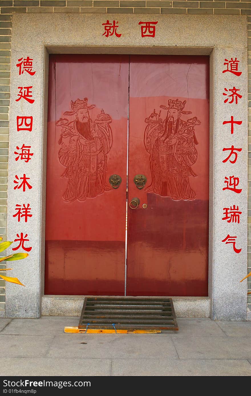 This a tradition door in a Chinese temple. This a tradition door in a Chinese temple.