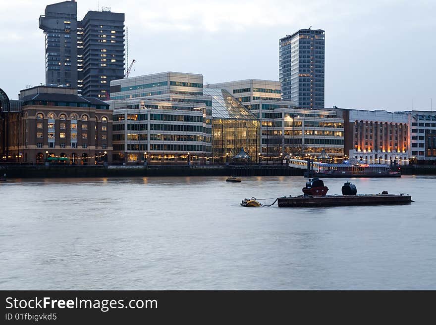 The South side of London and the Thames at the beginning of sundown