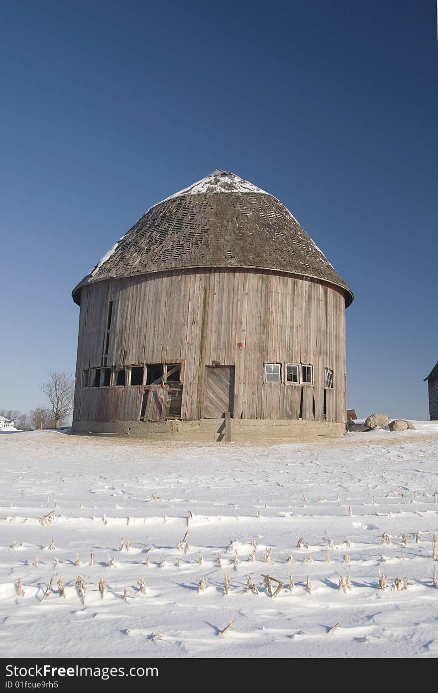 Single round barn in winter